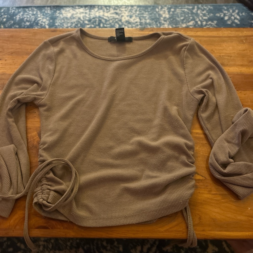 Brown top with scrunching on sides